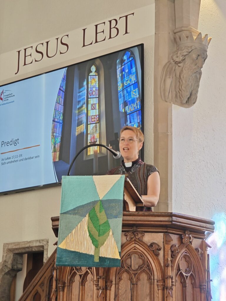 Superintendentin Dorothea Lorenz bei ihrer Predigt